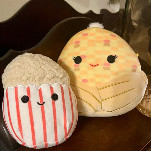 Squishmallows Holiday Popcorn Pillow - Red and White - Picture 14 of 14